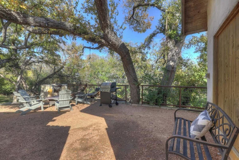 Others 5, 406 Lodge-a: Hot-tub & 2 Blks to Main St, Gillespie