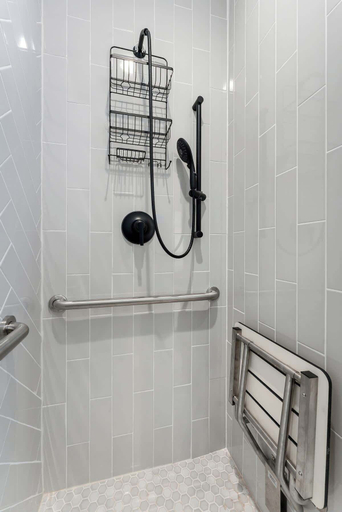 Bathroom 4, The Malbec!, Gillespie