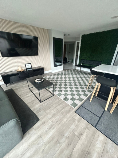 Interior 3, Downtown Pinecrest Suites-Free Parking, Toronto