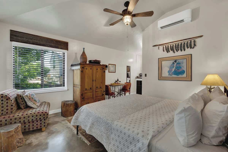 Room 3, Rojo-charming Unit Walking Distance to Main St!, Gillespie