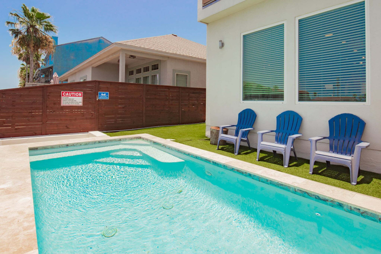 Sport & Beauty 5, Waterfront Condo With Rooftop + Pool + Boat Slips, Nueces