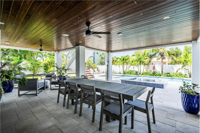 Food & Drinks, Sunshine & Good Times managed by Beach Retreats, Manatee