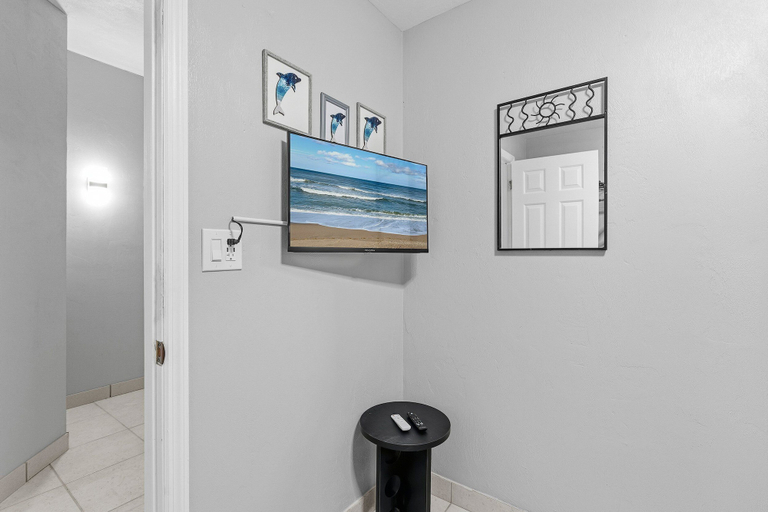 Interior 3, Sun and Fun- Dolphin Diversion, Volusia