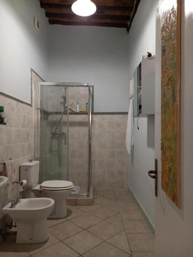 Bathroom 4, Il Fienile, Pisa