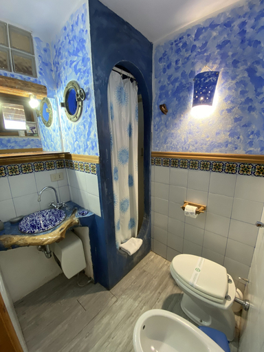 Bathroom 3, La Kuddia, Trapani