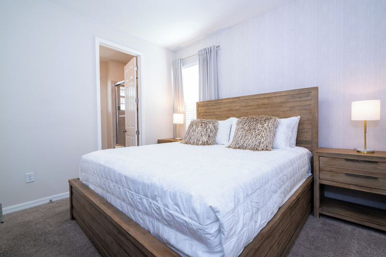 Room 5, Stunning 4Bd w Pool Gameroom Solara Resort 9008, Osceola