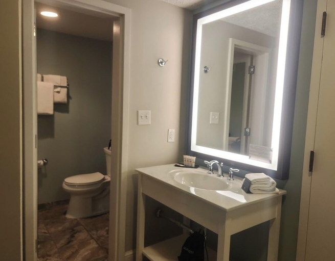 Bathroom 4, Natural Bridge Hotel, Trademark Collection by Wyndham, Rockbridge
