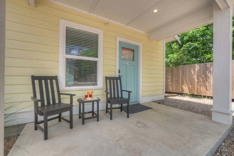 Terrace/patio 5, The Grove-c With Hot Tub - Walk to Main Street, Gillespie