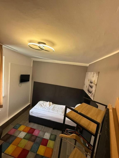 Bedroom 4, Niehler Hotel, Köln