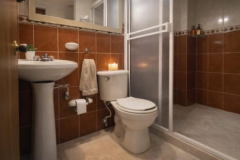 Bathroom 5, Hotel Casa Laureles Malibu, Medellín