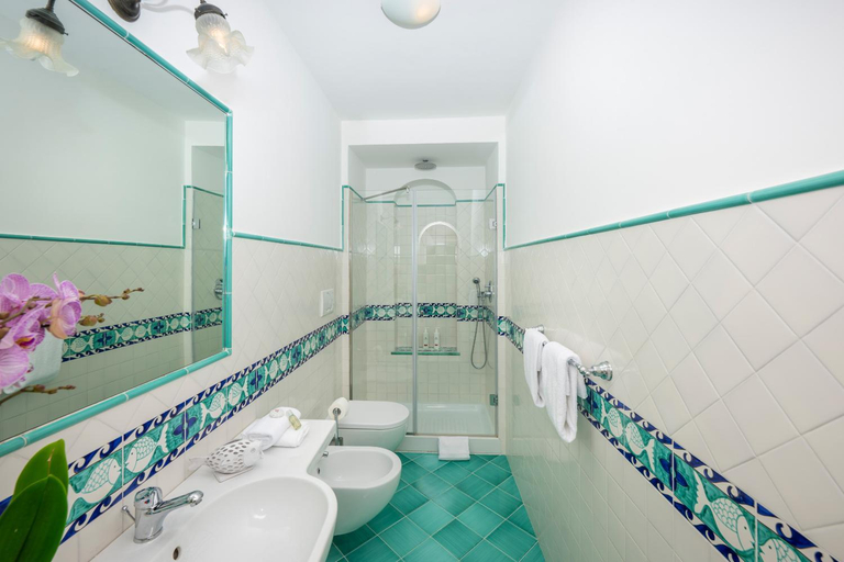 Bathroom 3, Alcione Residence, Salerno