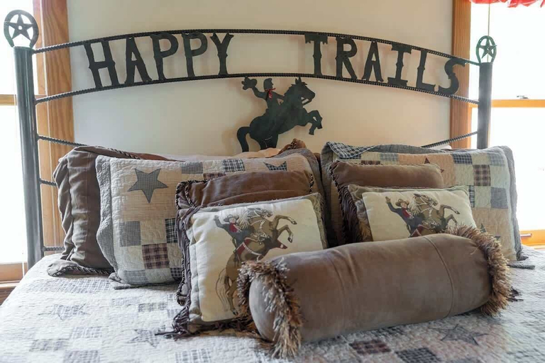 Room 3, Texas Charm Texana - 15 min Walk to Main, Gillespie