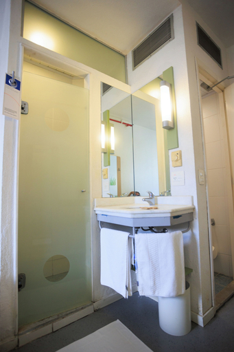 Bathroom 5, ibis budget Belo Horizonte Minascentro, Belo Horizonte