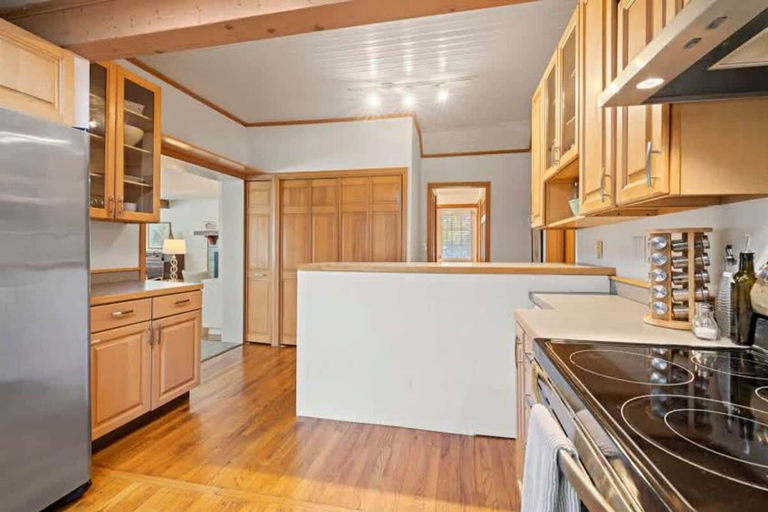 Room 2, Spacious 4BR Compound w 2 Cottages Near Trails, Henderson