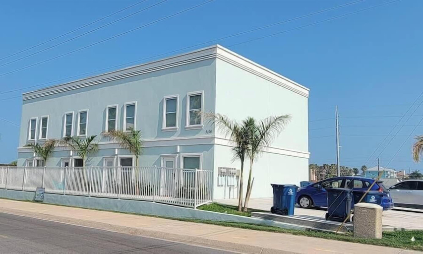 Exterior & Views 2, New Townhome - 2 Levels - Heated Pool - #2, Cameron