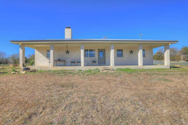 Exterior, Casa Blanca: Hot-tub, Fire Pit, Hill Country Views, Gillespie