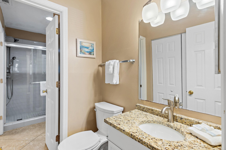 Bathroom 4, Windancer 110, Walton