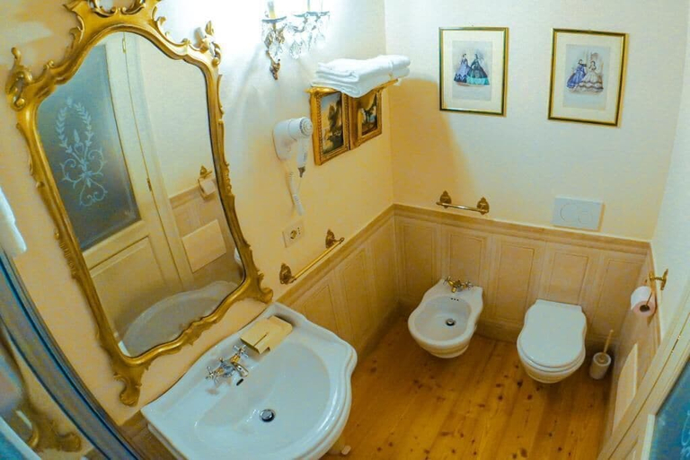 Bathroom 2, Villa Dorigny Dimora Storica, Verona