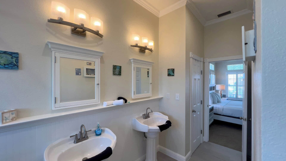 Bathroom 4, Luxury - 1 min to Beach - Pool - New Remodel, Cameron