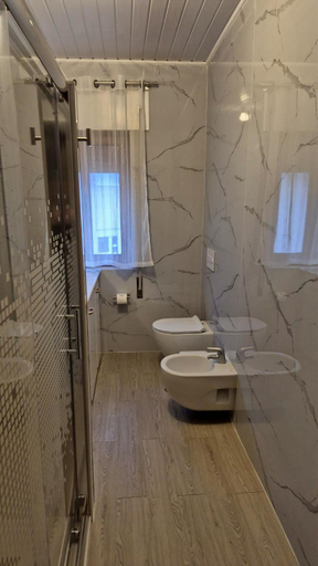 Bathroom 3, H(a)ver as Faias, Manteigas