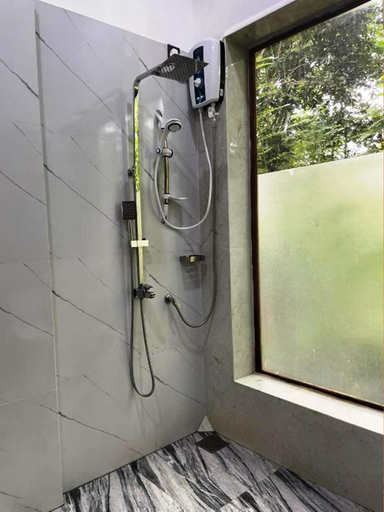 Bathroom 2, Sigiriya Hotel and Resort, Dambulla