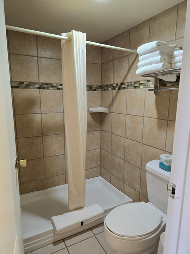 Bathroom 2, Trappers Inn & Campground, Stark