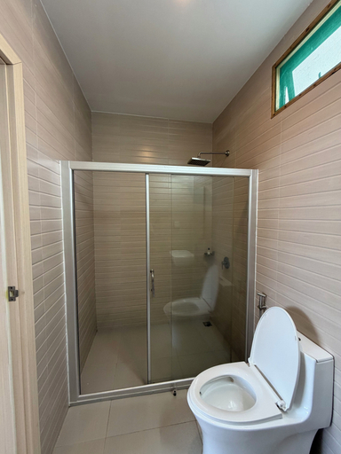 Bathroom 5, Dhiyares, Haa Alifu Atoll