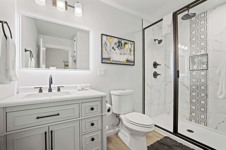 Bathroom 5, Mimosa Waterfront With Hot Tub, Gillespie