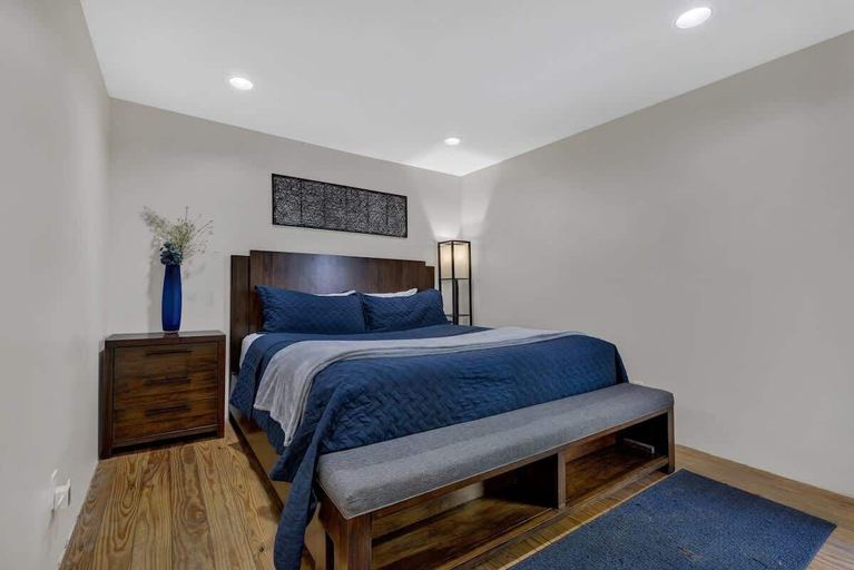 Bedroom, Guest Quarters - 2 Blocks to Main Street!, Gillespie