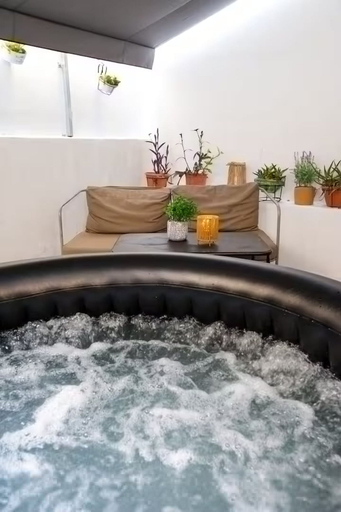 Room 4, Athens Central Jacuzzi Retreat, Attica