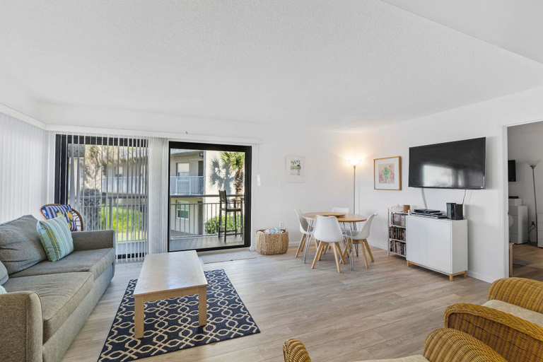 Living area 5, Seaward D-102, Volusia