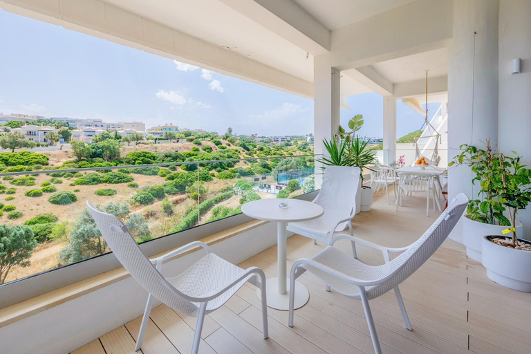Others 2, Ocean Studio by ENDLESS SUN I modern comfort, sea view, wi-fi, parking, rooftop pool, Lagos