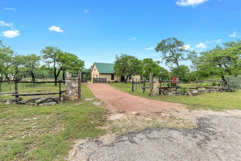 Property grounds 5, Luxury Home With Fire Pit & Hill Country Views, Kendall