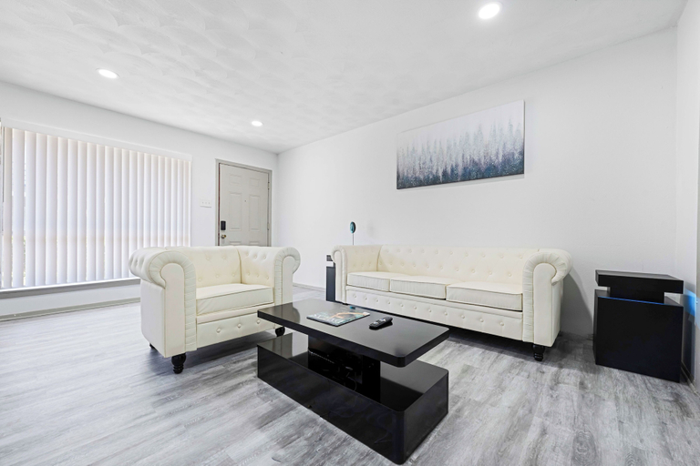 Living area 4, Leandro Apartments, Dallas