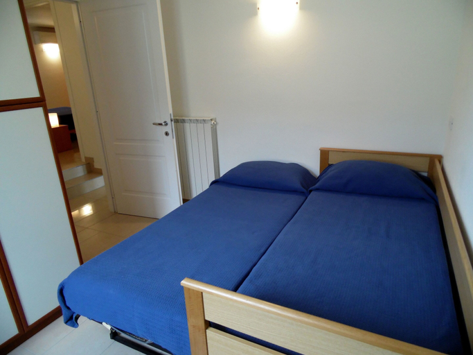 Bedroom 2, Fabulous Villa in Barasso near Lake, Varese