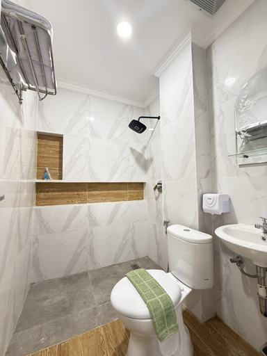 Bathroom 5, Lotus Guest House, Balikpapan