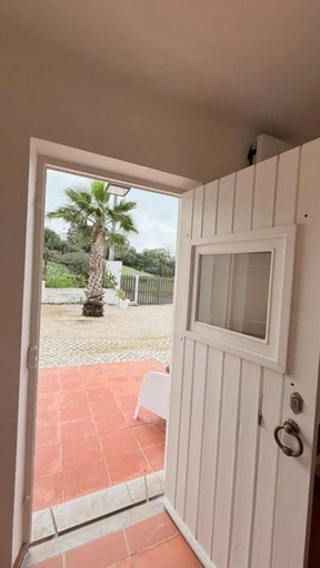 Others 5, Casa Branca, Sesimbra
