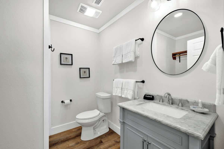 Bathroom 4, Hilltop Lux Haus With Infinitypool-hottub-pooltable, Gillespie