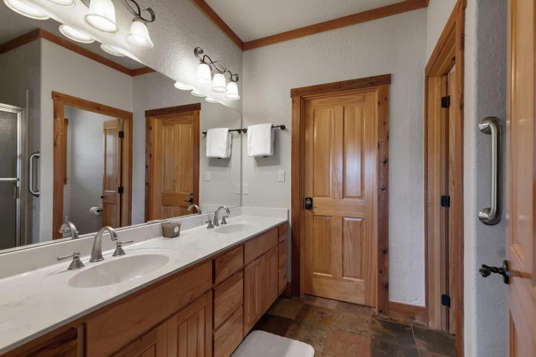 Bathroom 5, Ranch Retreat Creek View - Pool Table and Fire Pit, Gillespie