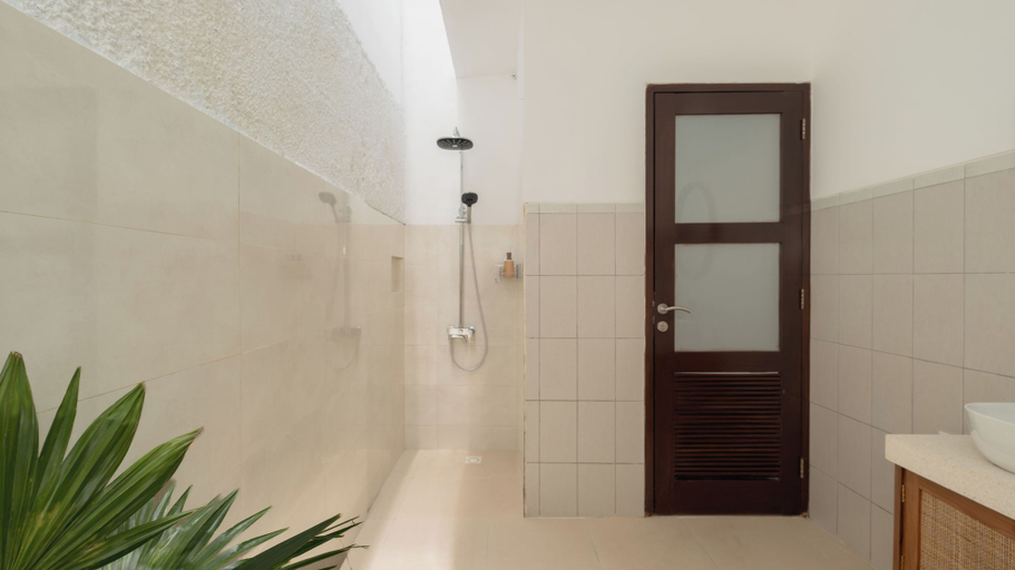 Bathroom 5, Villa Victoria 2 by Villa Finder, Badung