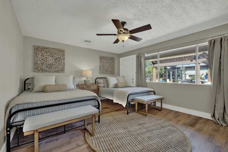 Bedroom 3, Weitz Getaway With Private Pool Two Hot Tubs, Gillespie