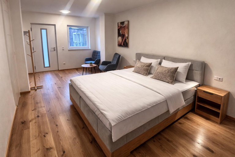 Bedroom 5, Nous Cafe & Restaurant, Melk