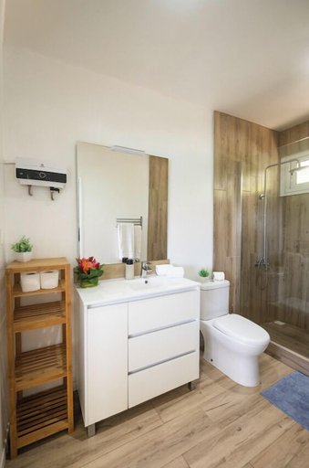 Bathroom, Matira Lagoon, Bora Bora