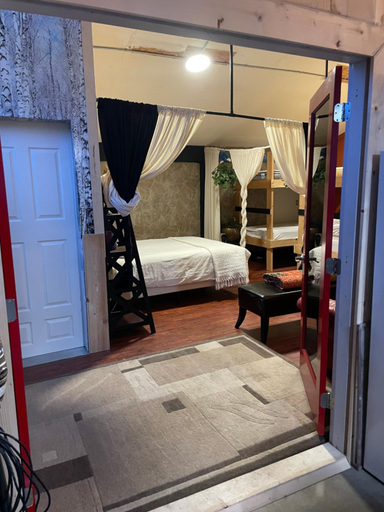 Bedroom 2, Nanimahoo's Sled N'Bed, Columbia-Shuswap