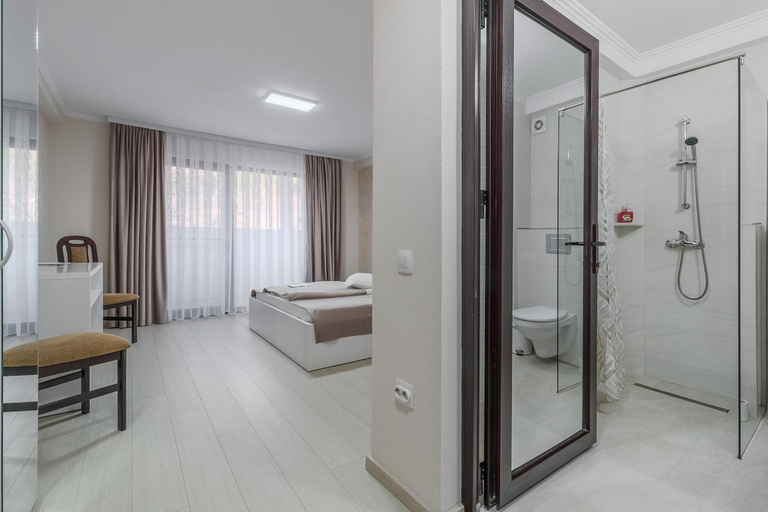 Bathroom, Pensiunea Popasul Ursilor, Pietroasa