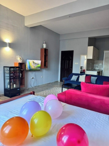 Living area 4, White Hills Apartments