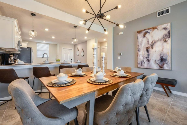1, Modern Luxe Condo - Stunning Design, Osceola