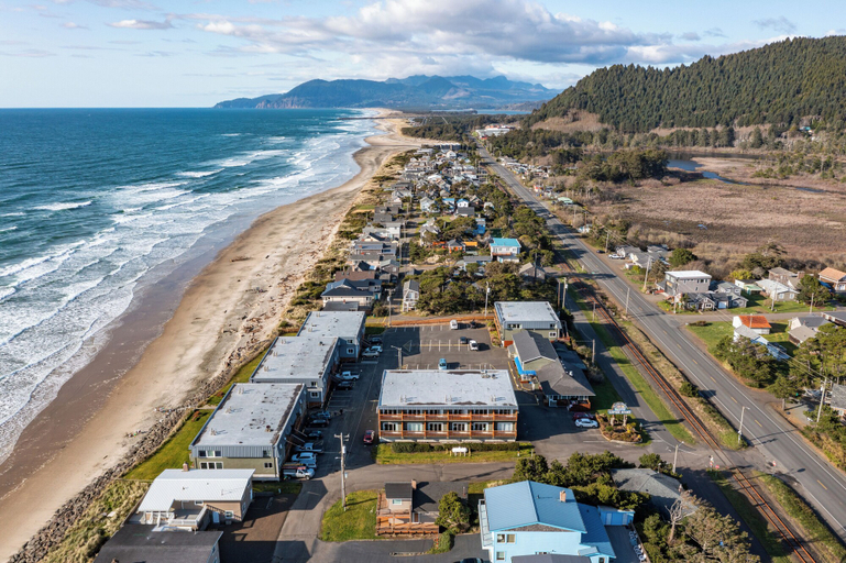 Exterior & Views 2, Surfside Resort, Tillamook
