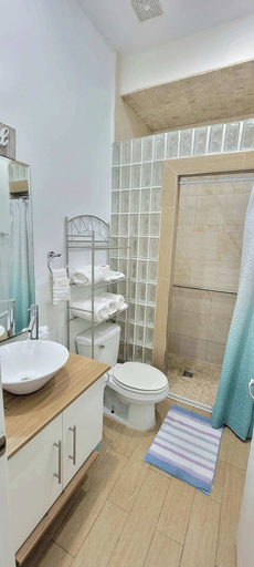 Bathroom 3, Like New Killer Patio - Stunner Close to Beach, Cameron