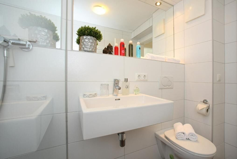 Bathroom 4, Annika Apartments, Zell am See